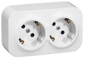 782213 Розетка 2-я с заземлением Белая Legrand Quteo