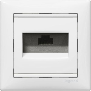VALENA Розетка компьютерная RJ45х1 UTP белая Legrand