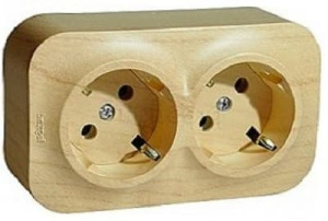 782273 Розетка  2-я с заземлением Дерево Legrand Quteo