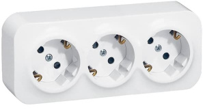 782218 Розетка 3-я со шторками и с заземлением Белая Legrand Quteo