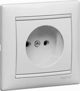 774416 Розетка Белая Legrand Valena 1-ая без заземления