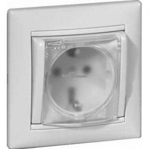 Valena Розетка Белая 1-ая с заземлением с крышкой IP44 Legrand