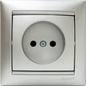 770116 Розетка Алюминий Legrand Valena 1-ая без заземления