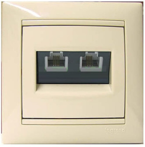 774339 Розетка Слоновая кость Legrand Valena телефонная 2xRJ11