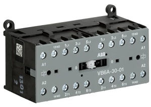 Мини-контактор реверсивный ABB VB7-30-01-80 (12A при AC-3 400В), катушка 230В АС, с винтовыми клеммами